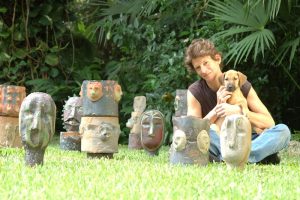 Isabel de Obaldía Artista experta en esculturas en vidrio En Exclusiva – Diciembre, 1998 – “Isabel De Obaldía… la fragilidad no perdona”. Diciembre, 2005 – “Isabel De Obaldía… eternamente inquisitiva”. Marzo, 2010 – “El arte, de generación en generación”.