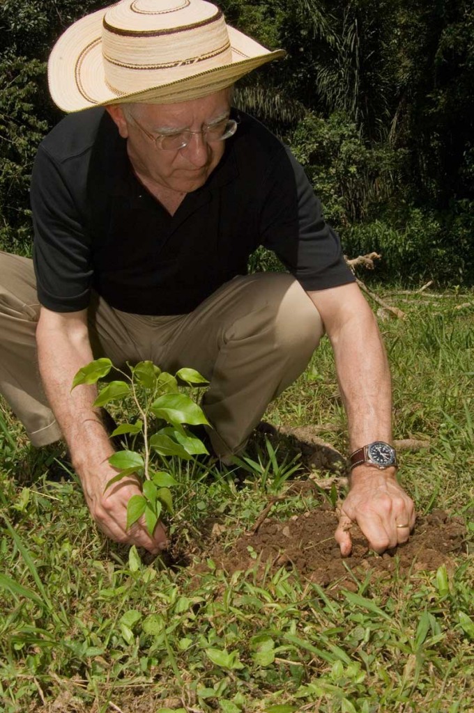 Presidente de la junta directiva de la Academia Estadounidense de las Artes y las Ciencias. Fue el quinto presidente de The Andrew W. Mellon Foundation, el duodécimo presidente de la Universidad de Chicago y Provost de la Universidad de Cornell. En Exclusiva – Septiembre, 2007 – “Panamá fue su hogar, el aprendizaje su pasión”.