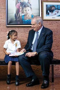 Federico Humbert Presidente de Banco General En Exclusiva – Marzo, 2000 – “¡Reflexione antes de invertir!”. Marzo, 2001 – “Reflexiones para la juventud”. Junio, 2001 – “Panameño: Panamá eres tú”. Junio, 2011 – “Mis desayunos de los miércoles”. Septiembre, 2011 – “La cultura corporativa de Banco General”. Diciembre, 2011 – “¿Cómo se puede alcanzar el éxito en nuestro diario vivir?”. Junio, 2012 – “15 Años de la Fundación Sus Buenos Vecinos”.