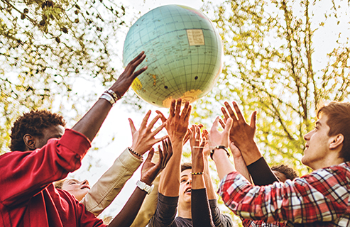 Los millennials, esa generación que se hizo mayor de edad con la entrada del milenio, tiene un índice altísimo de voluntariado, una fuerte inclinación por ayudar al prójimo y trabaja para aportar algo positivo a la sociedad.