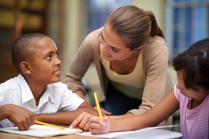 La integridad y los valores se enseñan en casa, se refuerzan en el colegio y se ponen en práctica en la vida profesional.