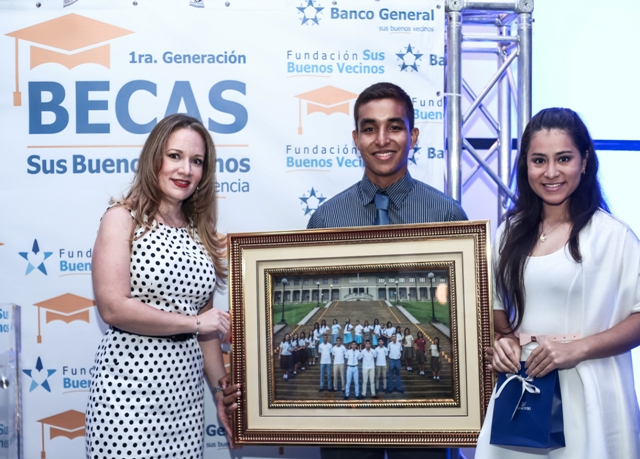 En el 2016 se graduaron de secundaria los primeros 46 estudiantes que ingresaron al programa Becas Sus Buenos Vecinos la Excelencia. Todos están ya iniciando su carrear universitaria.